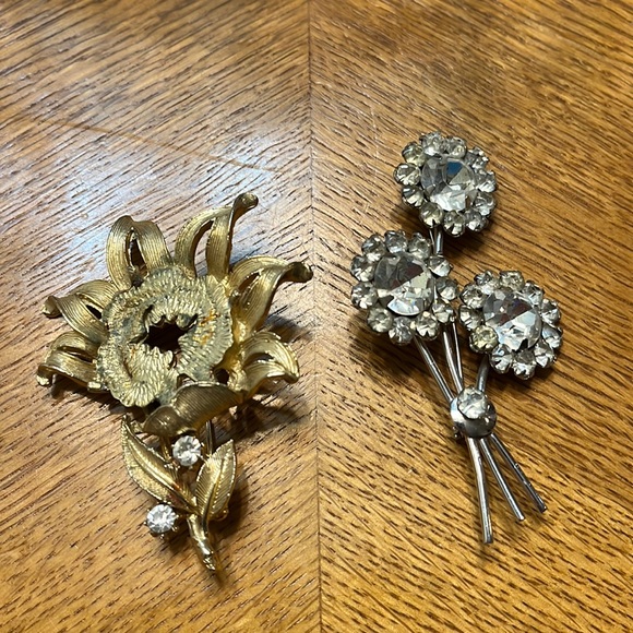 Coro Jewelry - Vintage Coro Bundle of Two Brooches